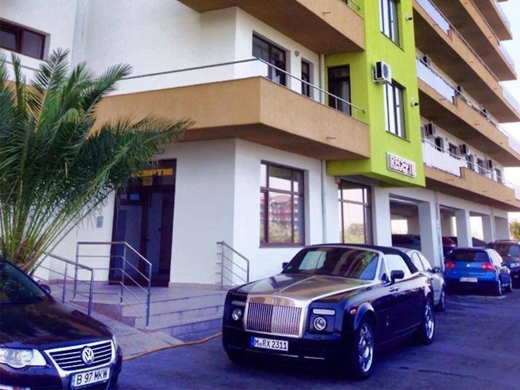 Maxx Aparts Summerland Sunwaves Apartment